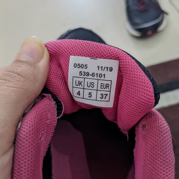 Women Shoe - Picture 4 of 5